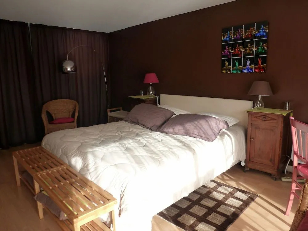 A La Maison Jaune
