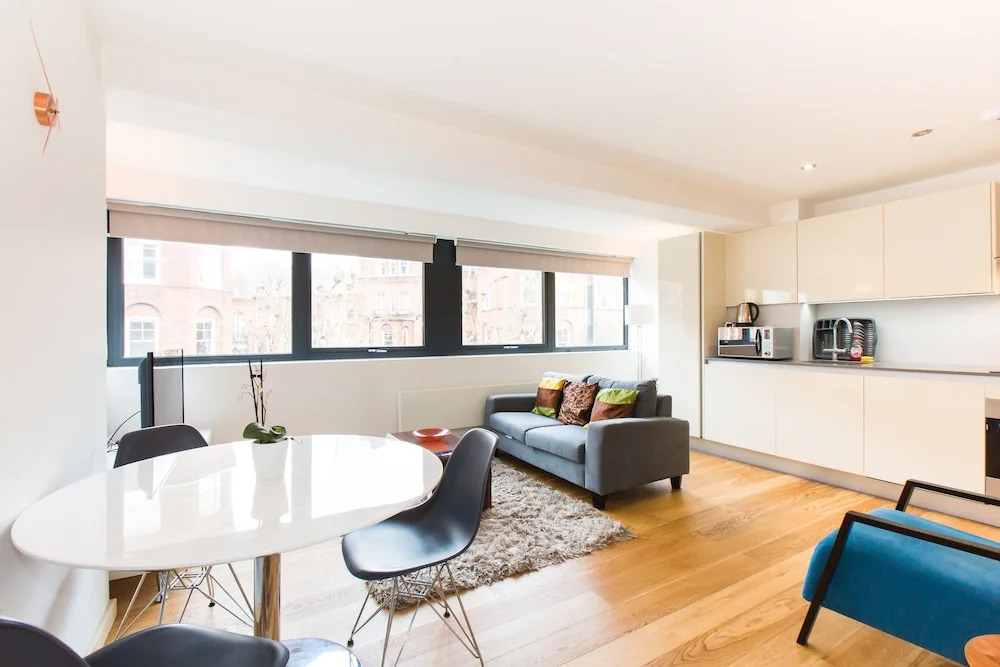 Spacious 1 Bedroom Apartment in Kensington - A1
