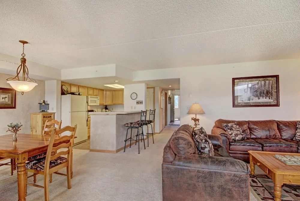 Towers at Lakepoint 605 by RedAwning