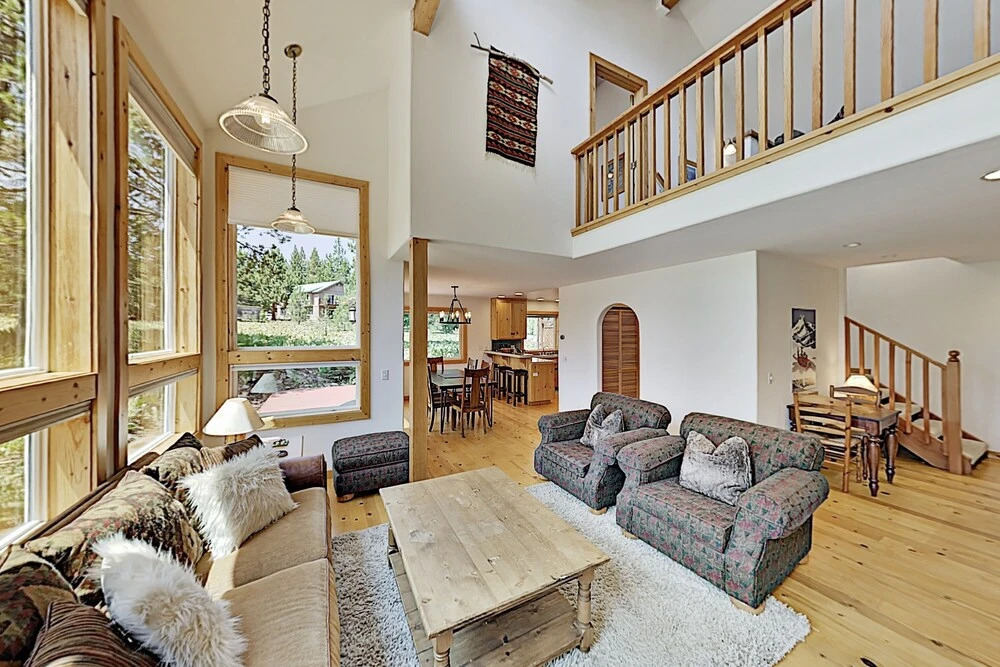 Cozy Haven Near Tahoe Donner Amenities 3 Bedroom Home