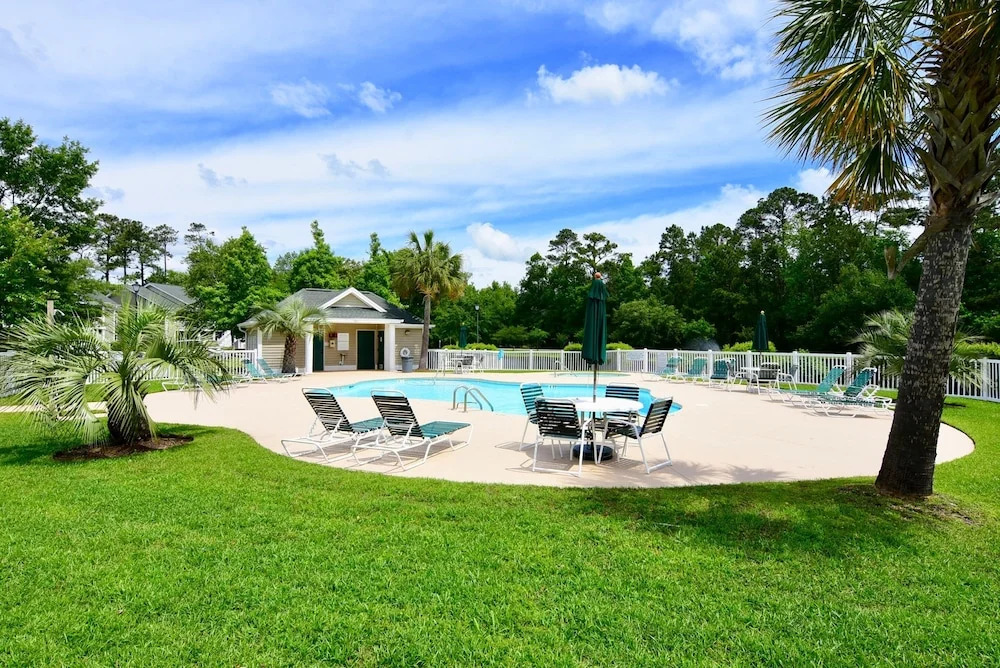 Located On The Ground Level And Across From The Pool With Pass To Huntington State Park! 2 Bedroom Condo by Peace Vacations