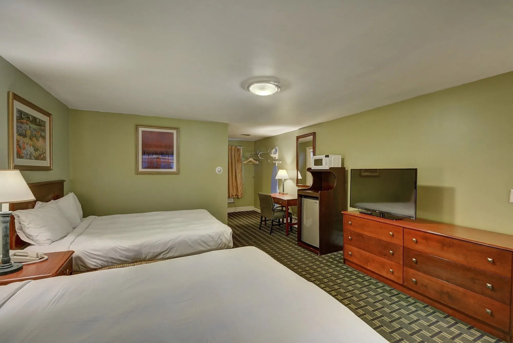 Colonial Motel