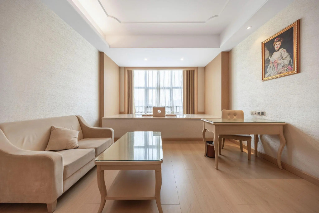 Vienna International Hotel (Huizhou High Speed Railway North Station Xing'an City)