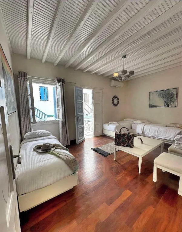 Le Coq Apartments