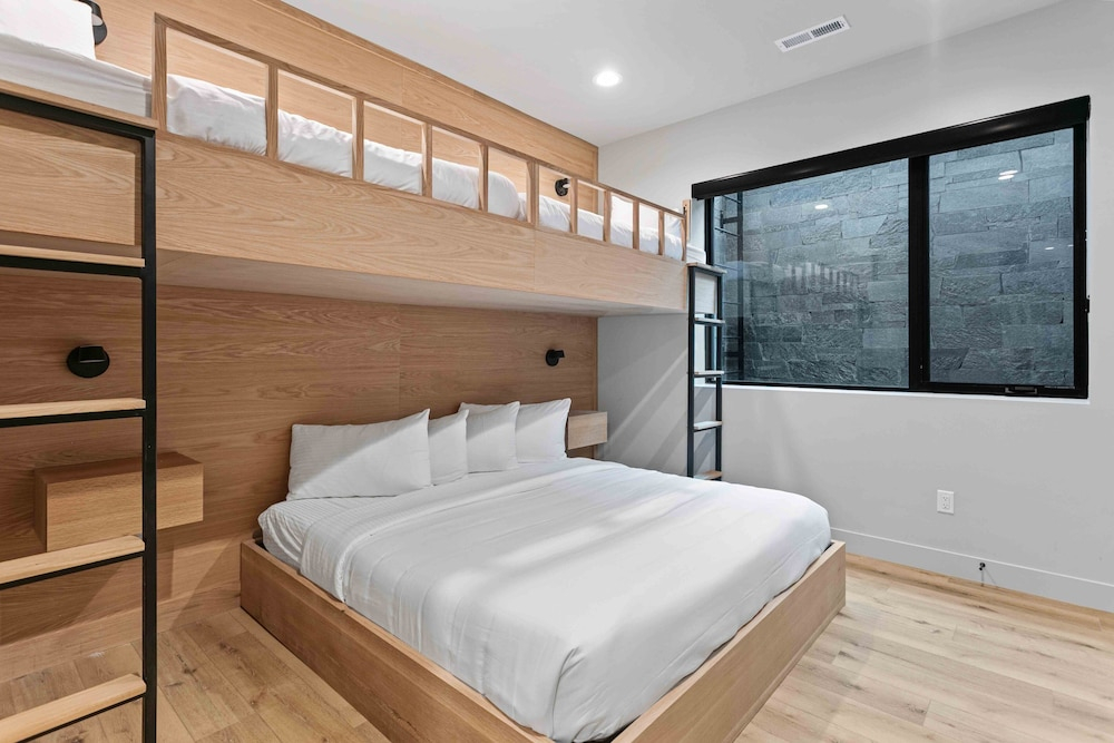 Family Friendly Ski House 5 Bedroom Home