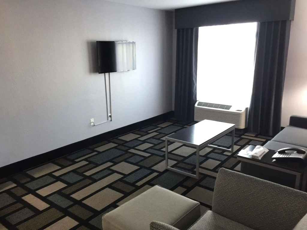 Best Western Plus Birmingham Inn & Suites