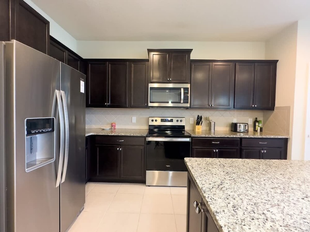 Villa Near Disney Themed Luxury 5bd With Pool 5 Bedroom Home