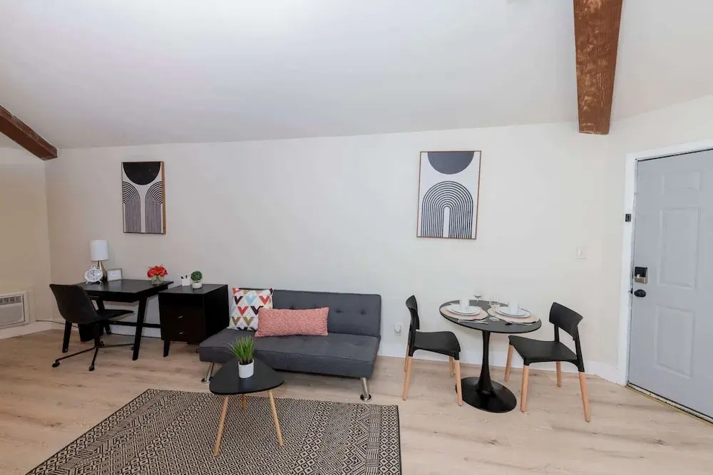 Hunstville Modern Studio Retreat Sleeps 2