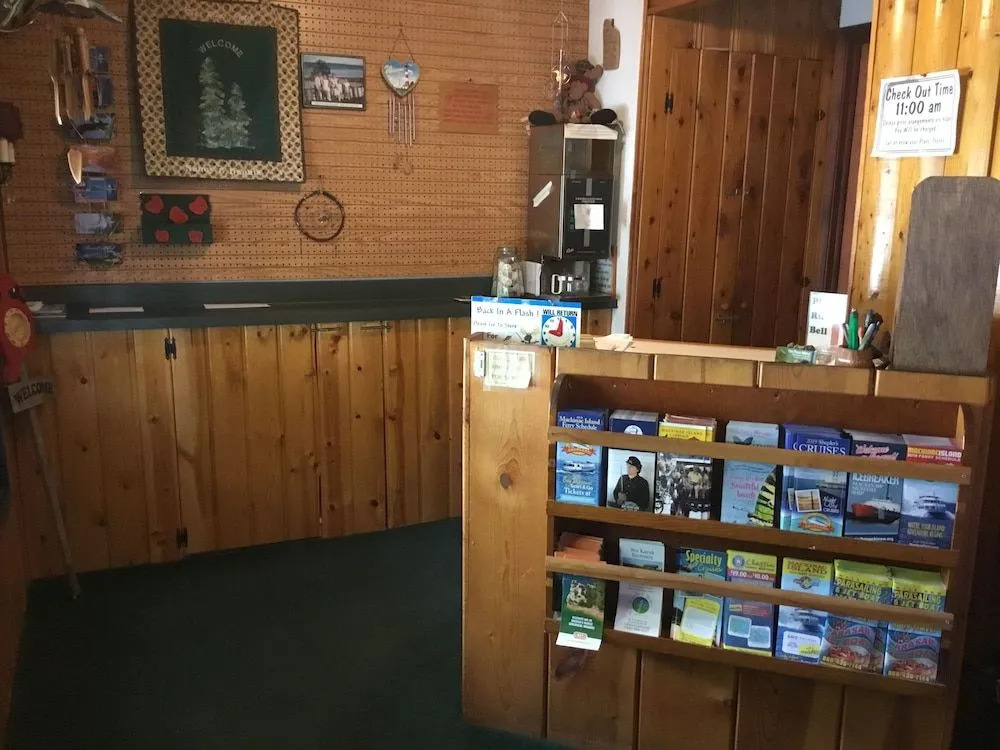 Pines Motel