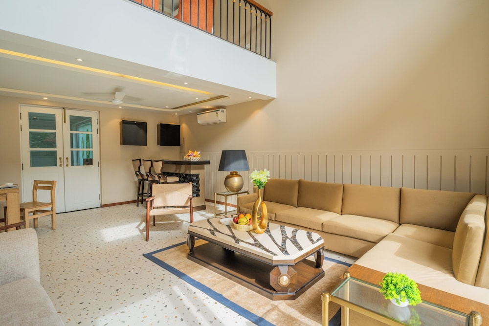 Elivaas Solace AquaVista 5BHK Villa