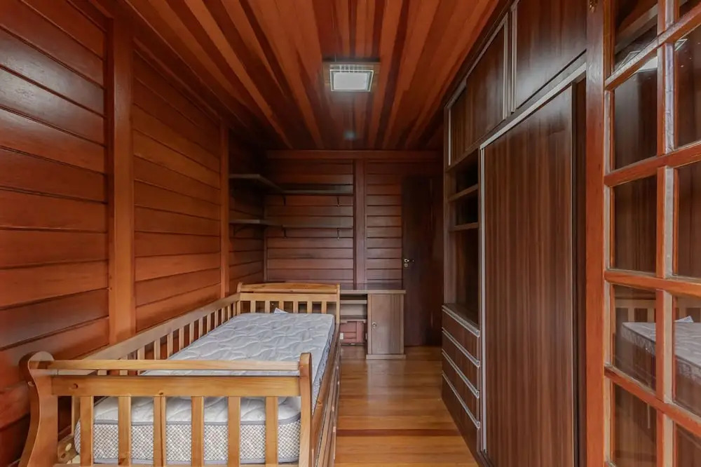 Casa com Lareira e 3 su tes no Parque das Fontes