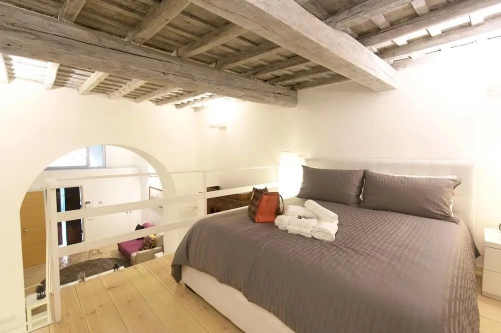 Travel & Stay - Parione
