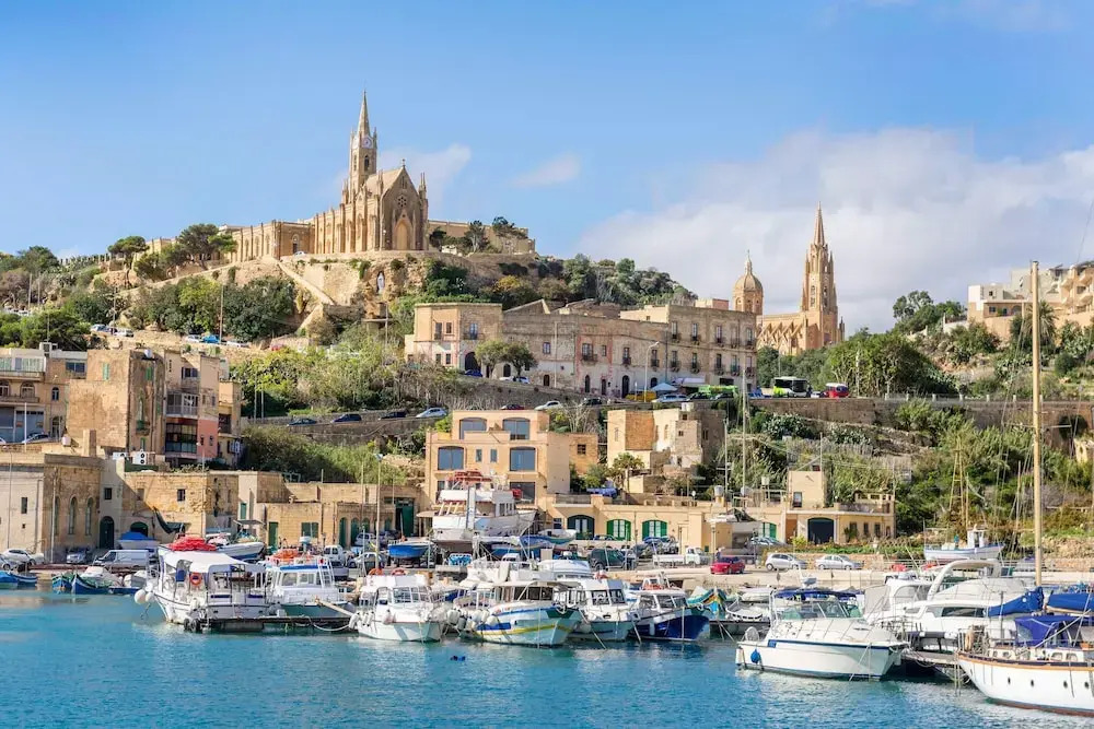 Sea and sun Views 2bd Apt Marsalforn Gozo
