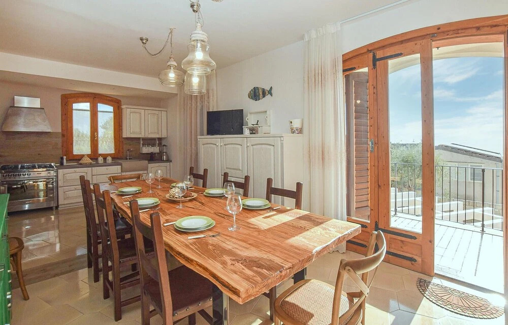 Amazing Home in Ragusa With 6 Bedrooms, Wifi and Outdoor Swimming Pool
