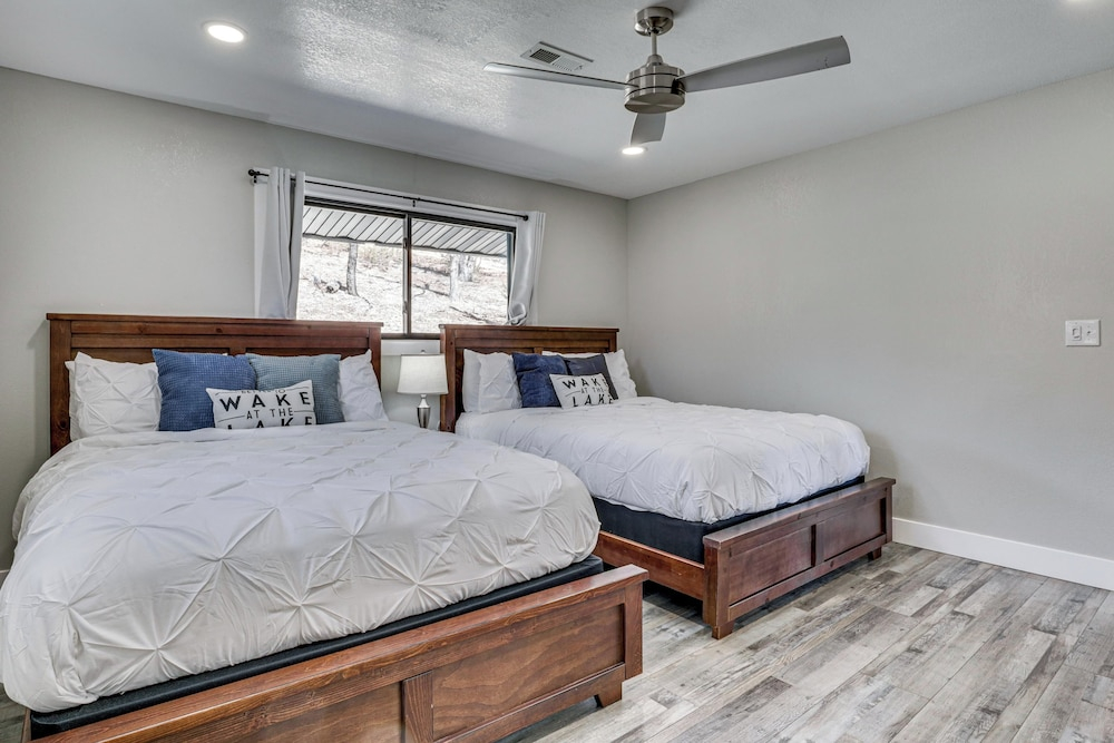 Private Dock & Theater Room: Lake Ozark Luxury