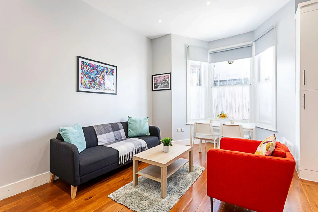 Refurbished St.johns Hill Apartment