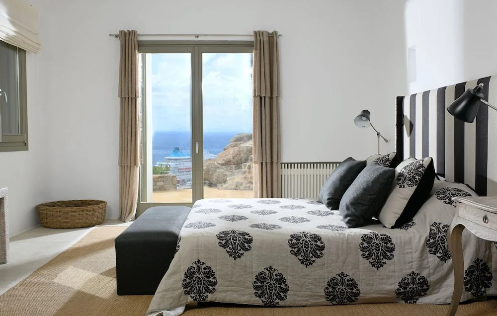 Etoile in Tourlos With 7 Bedrooms and 9 Bathrooms