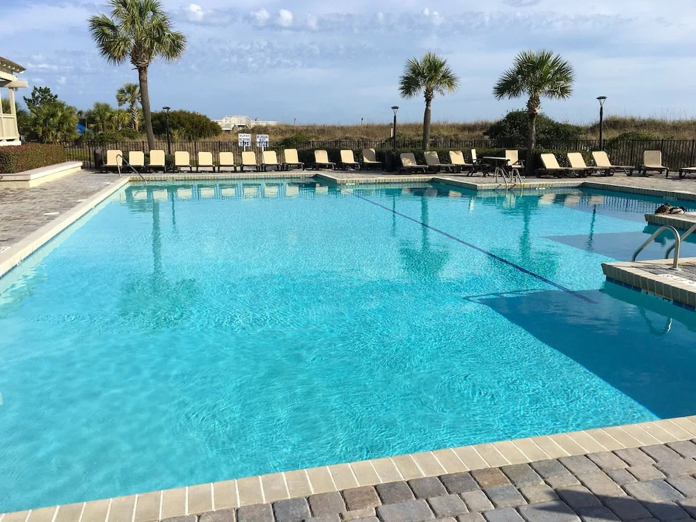 New Listing! Top-floor - Pool, Walk To Beach 2 Bedroom Condo
