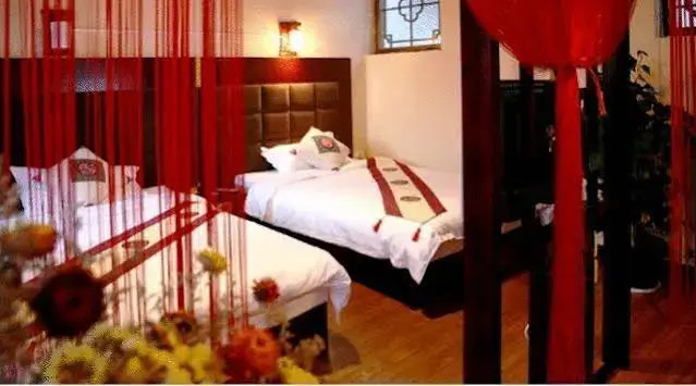 Lijiang Yunmuwan provides breakfast and afternoon tea, offers free airport shuttle service, The hotel provides a platform for visiting the ancient city and Yulong snow