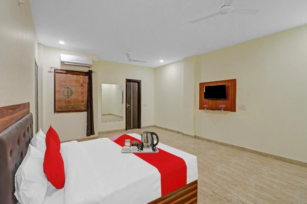OYO 87988 Hotel Happy Moments