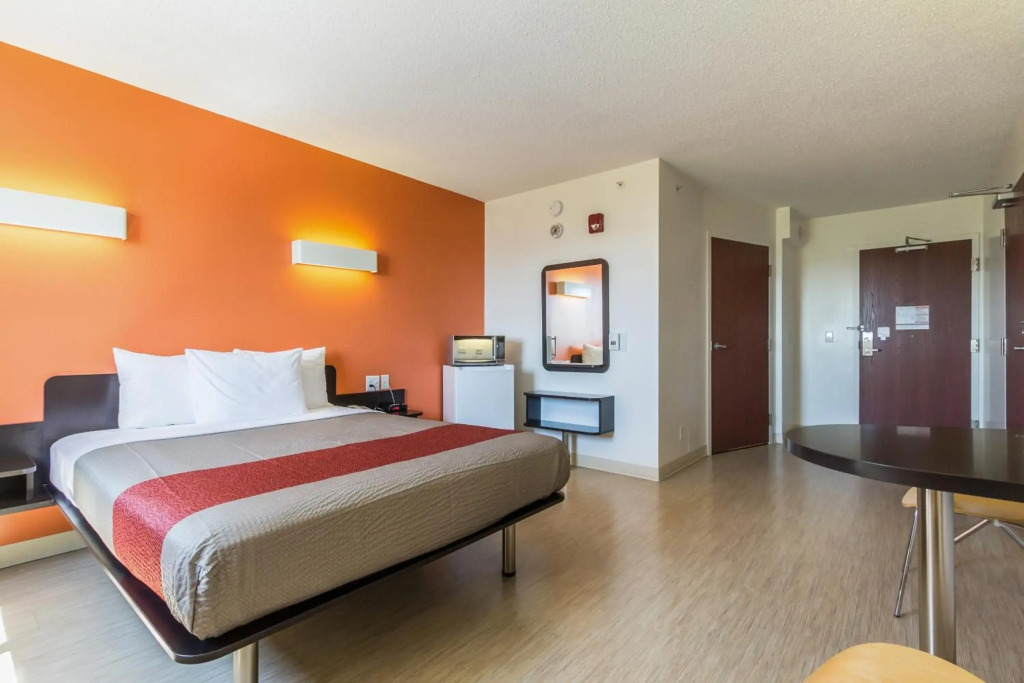Motel 6-Kingston, ON