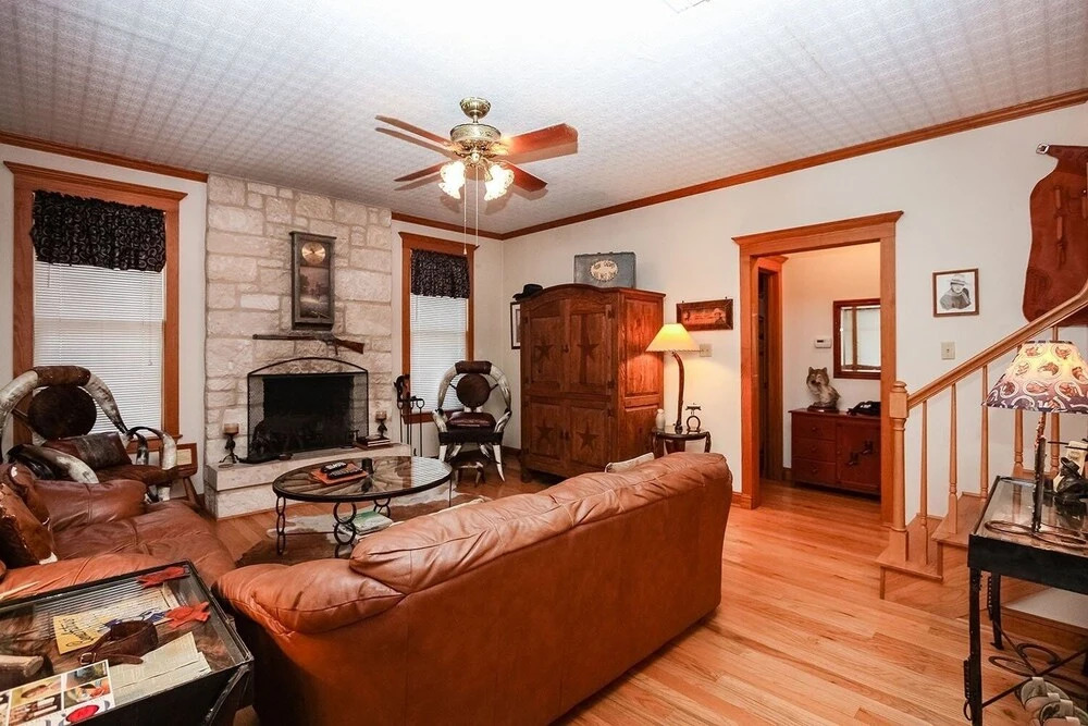 Texana Guesthouse 3 Bedroom Home by Redawning