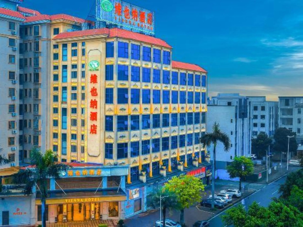 Vienna Hotel (Zhaoqing East Railway Station Dinghushan Scenic Area)