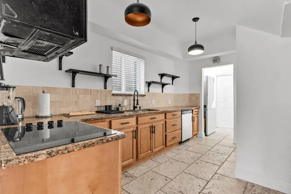Stylish & Modern 4BD Home