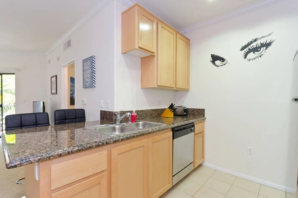 Top Downtown Location, Fast WIFI, & Free Parking! (P-1)