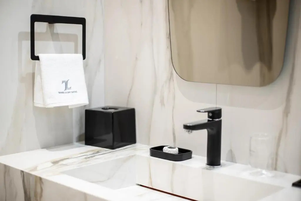 Seven Luxury Suites