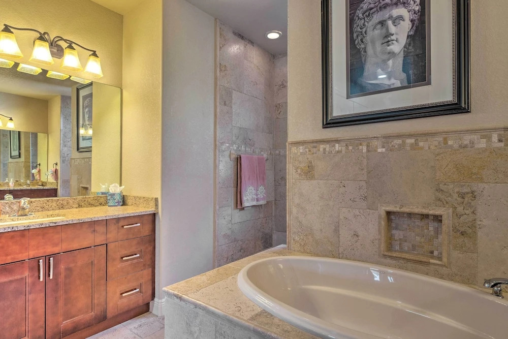 Private Pool & Grill: Canalfront Cape Coral Home