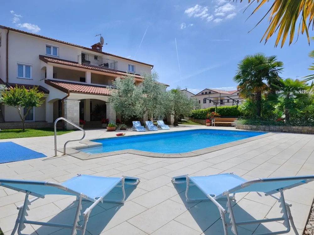 Apartment with Common Pool, Balcony, & Barbecue in Mali Maj near Porec