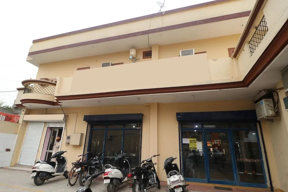 Spot On 39951 Multani Residency