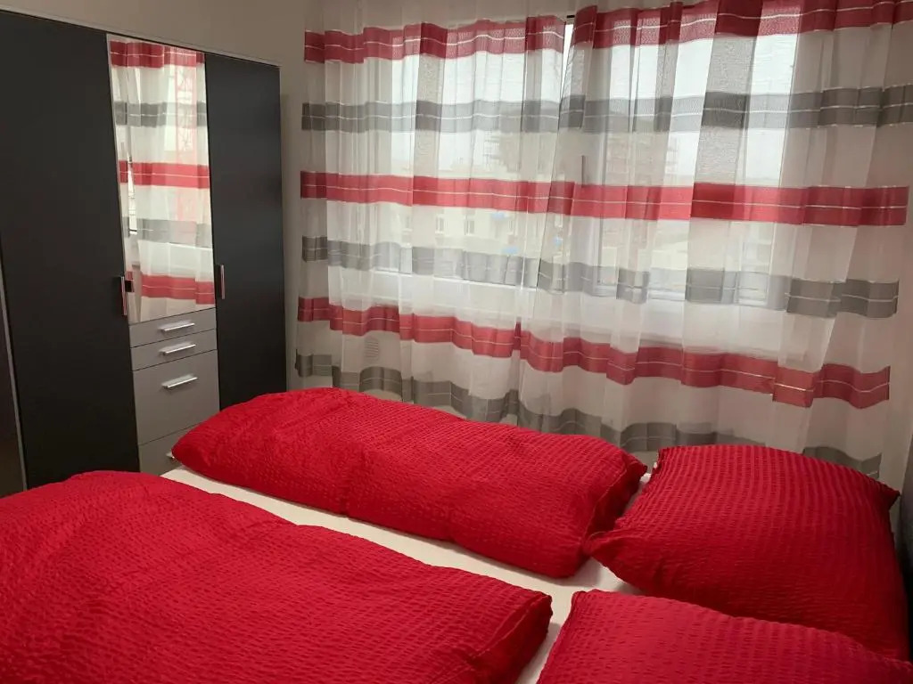 Modern airconditioned city apartment close to VIC