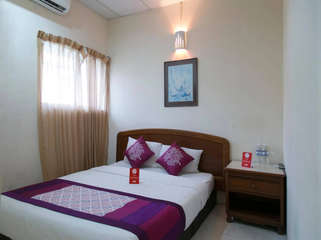 Colour Hotel by OYO Rooms
