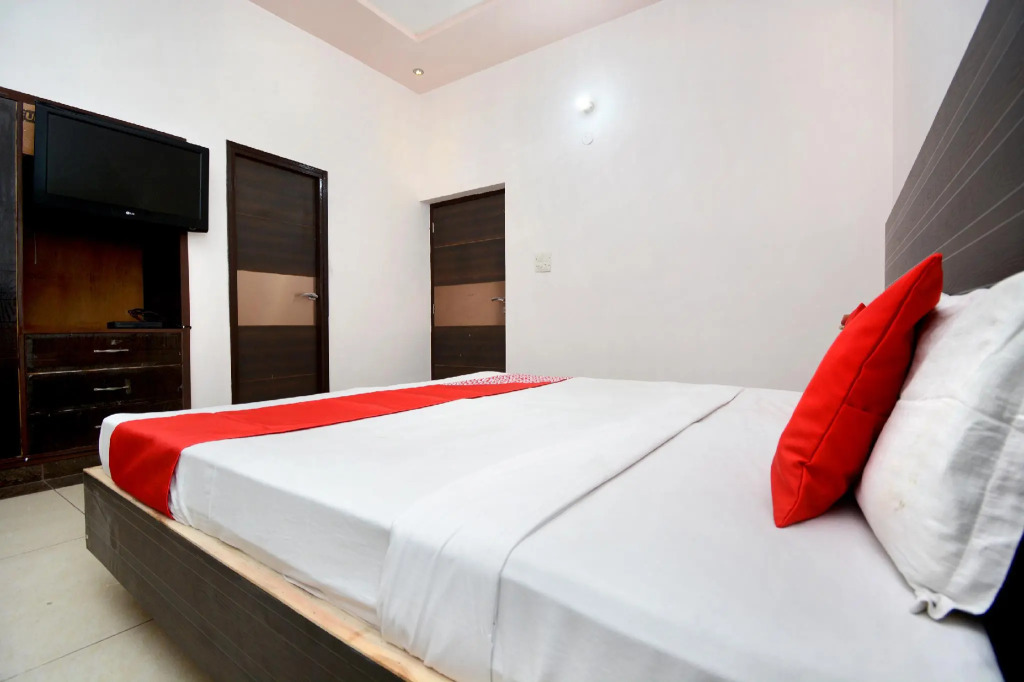 OYO 31031 Ds Royal Guest House