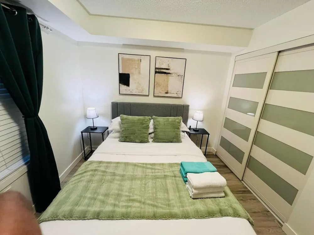 Modern Comfort in Edmontons Heart, 2 Bedroom Apartment
