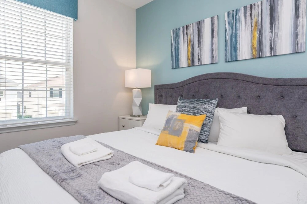Avenger's, Frozen and Alice in Wonderland Themed Rooms! Private Pool and Modern Decor!