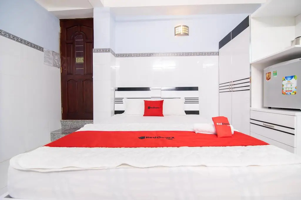 RedDoorz Plus near Ben Thanh Market