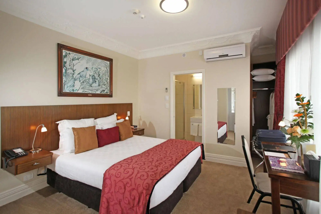 Tuakau Hotel