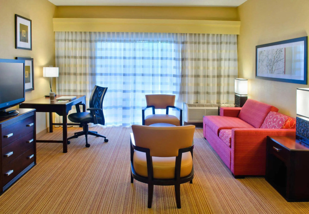 Comfort Inn & Suites Bethlehem Lehigh Valley Airport