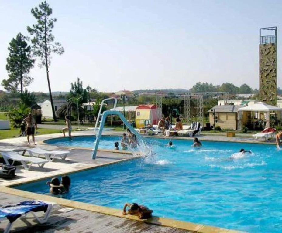 Charming Bungalow in Pataias, 18 m² with Shared Pool