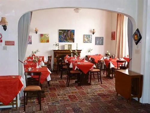 Melrose Hotel