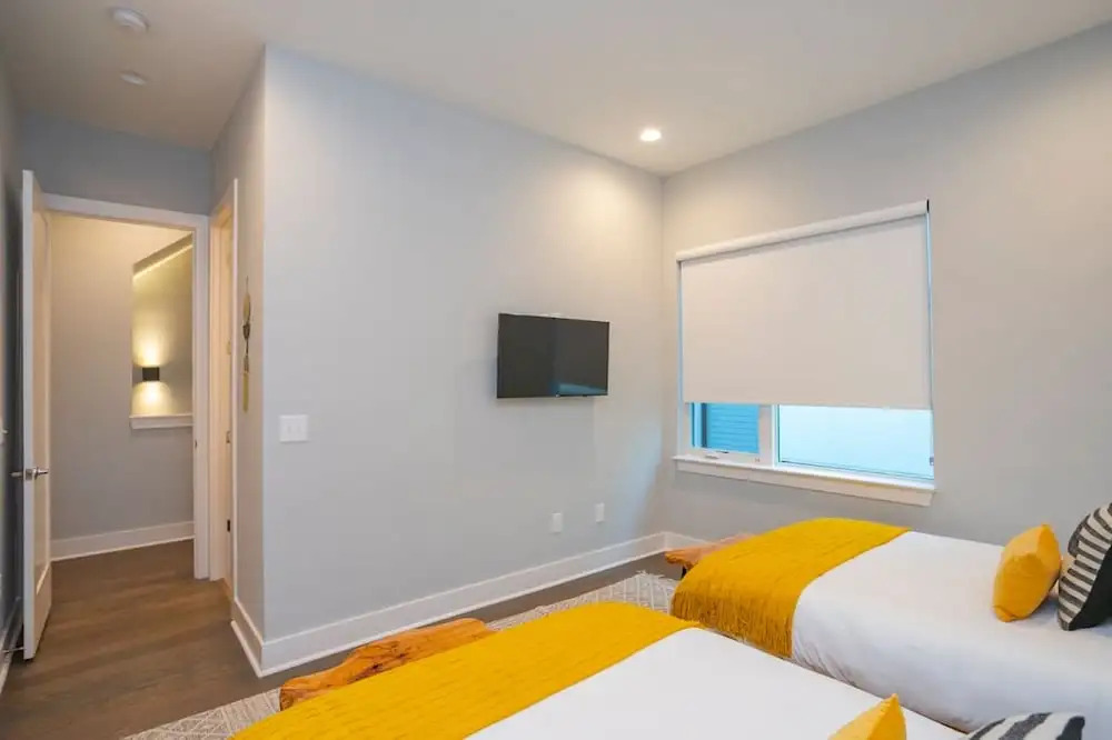 Franklin by Avantstay Trendy Townhouse in Great Location w/ Private Roof Top Patio