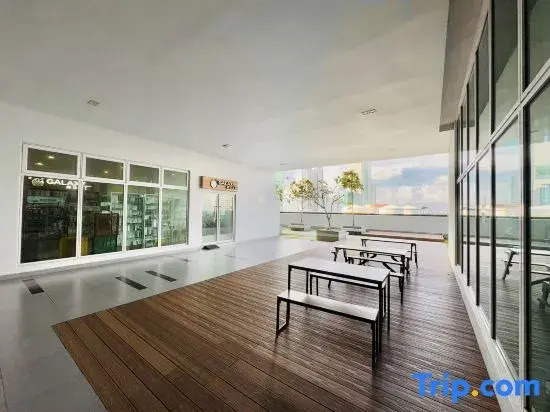 Twin Galaxy Residence w Balcony nr KSL by Ourstay