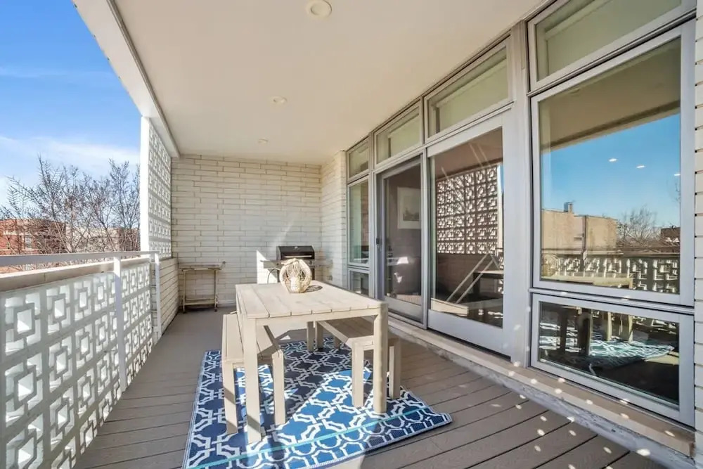 Spacious 4BR 2BA Unit in Ukrainian w 2 Balconies
