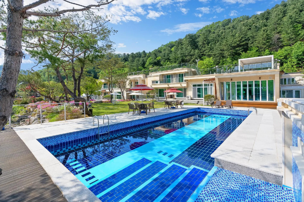 Gapyeong Healing Poolvilla Pension Town