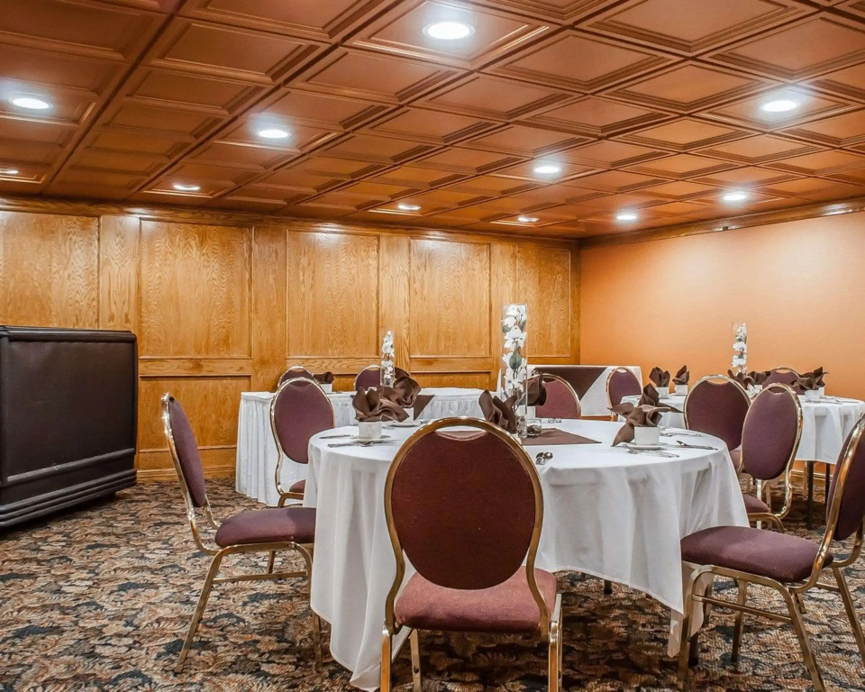 Quality Hotel & Suites At The Falls
