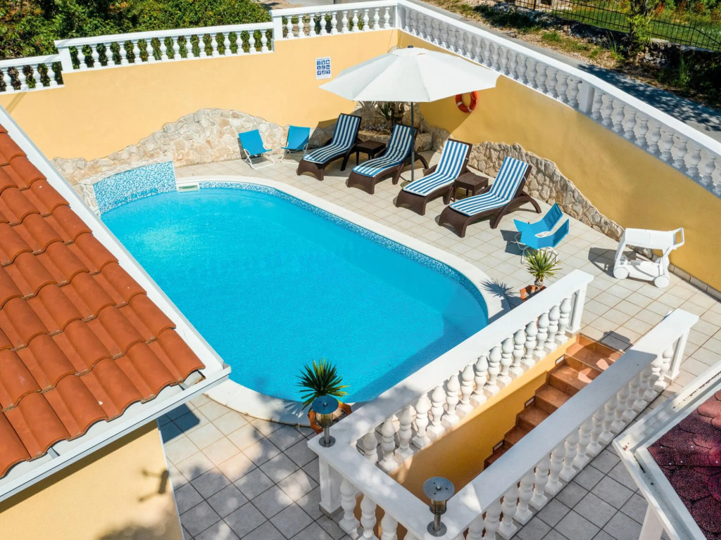 Villa in Ripenda Kras with Pool and Sauna