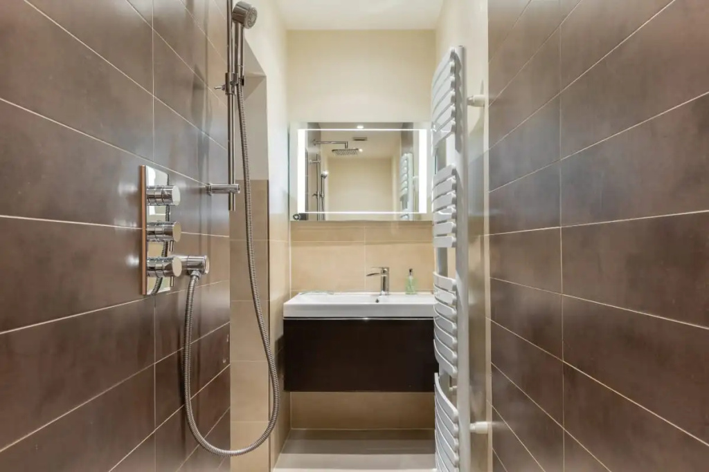 The Chelsea Arms - Bright 3BDR with Garden & Private Parking